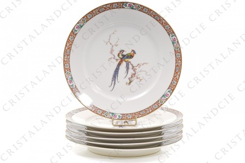 Six assiettes plates - , aux